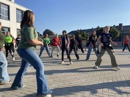 Leerlingen op de speelplaats in Lanklaar